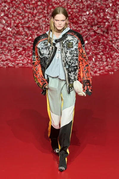 Look 70